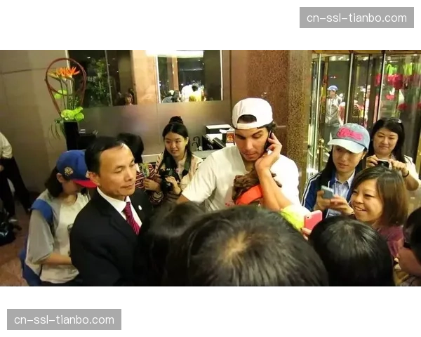 告别时刻：蒙彼利埃为即将退役的传奇队长希尔顿举办小型纪念仪式