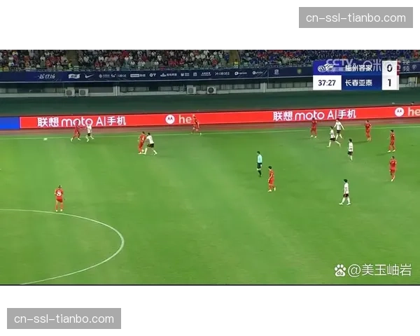 焦点瞬间:VAR长时间介入,判定长春亚泰进球越位无效